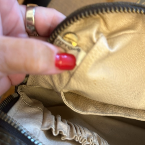 LOUIS VUTTON MEDIUM SIZE PURSE - Picture 8 of 9